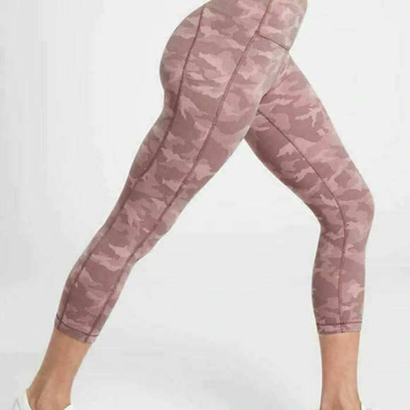 Athleta Pants - Athleta Ultimate Stash Pocket Textured Camo Capri Leggings Size XXS